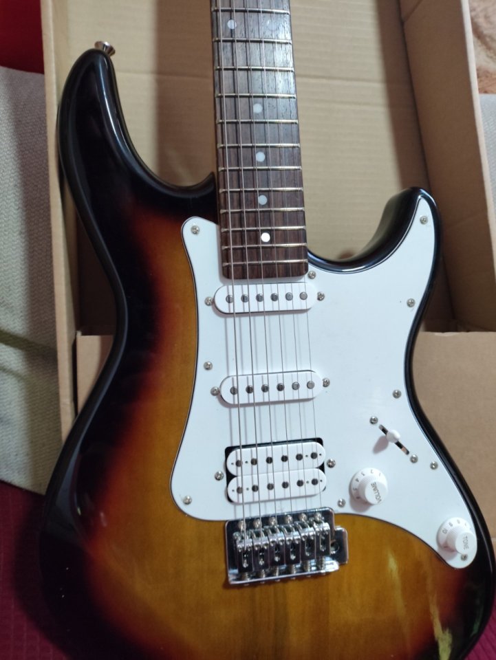 Guitarra eléctrica Crafter Junior stratocaster nueva