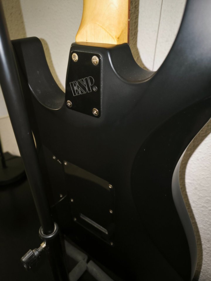 Guitarra LTD M-50 de segunda mano · Foto 4 de 8 · Madrid · 100 €