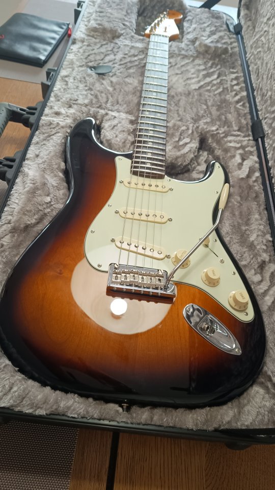 Fender American Professional II Stratocaster Anniversary 2TS RW de segunda mano · Foto 4 de 9 · Murcia · 1650 €