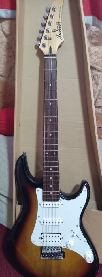 Guitarra eléctrica Crafter Junior stratocaster nueva