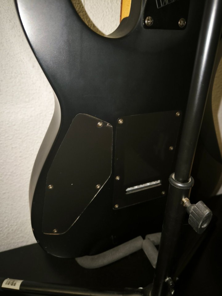 Guitarra LTD M-50 de segunda mano · Foto 5 de 8 · Madrid · 100 €
