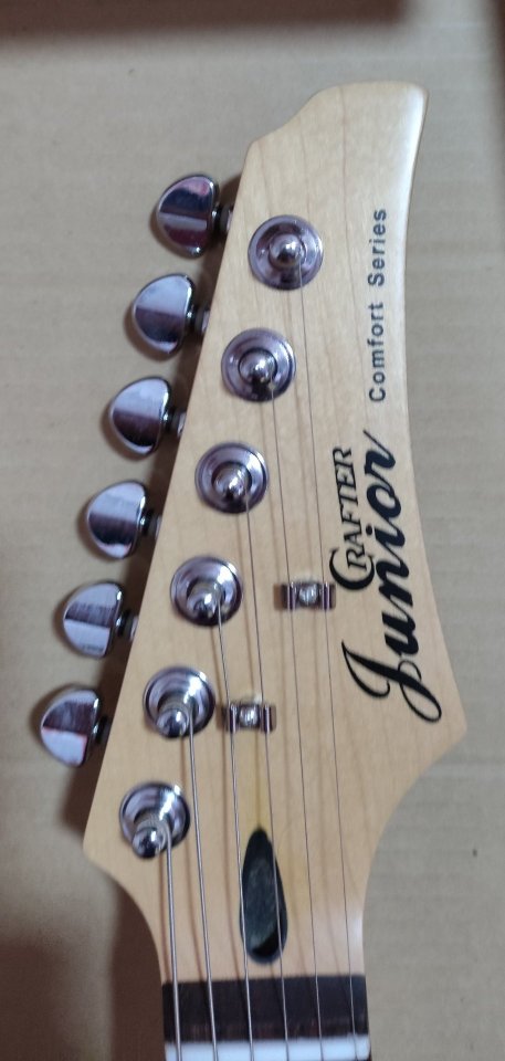 Guitarra eléctrica Crafter Junior stratocaster nueva