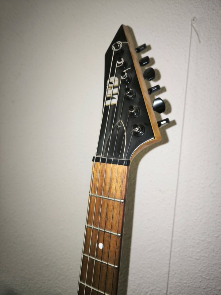 Guitarra LTD M-50 de segunda mano · Foto 6 de 8 · Madrid · 100 €