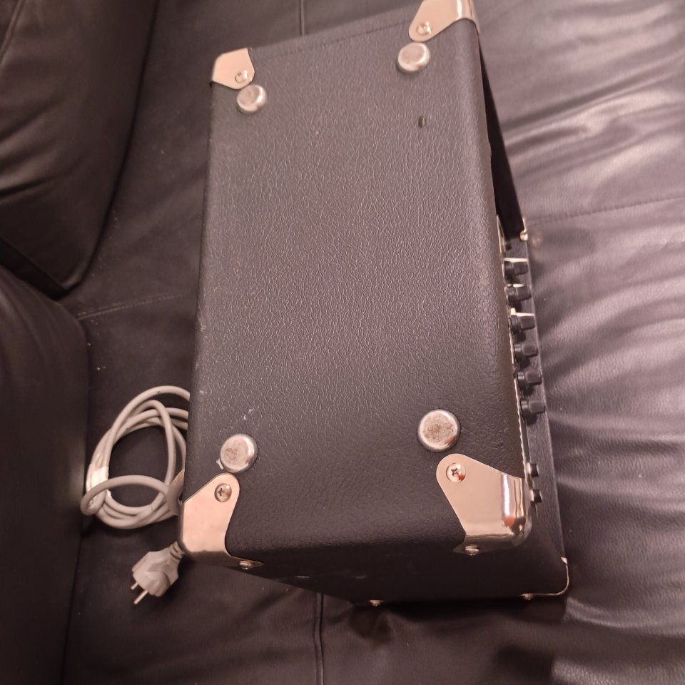 Amplificador Fender Frostman PR 241 de segunda mano · Foto 5 de 8 · Málaga · 50 €