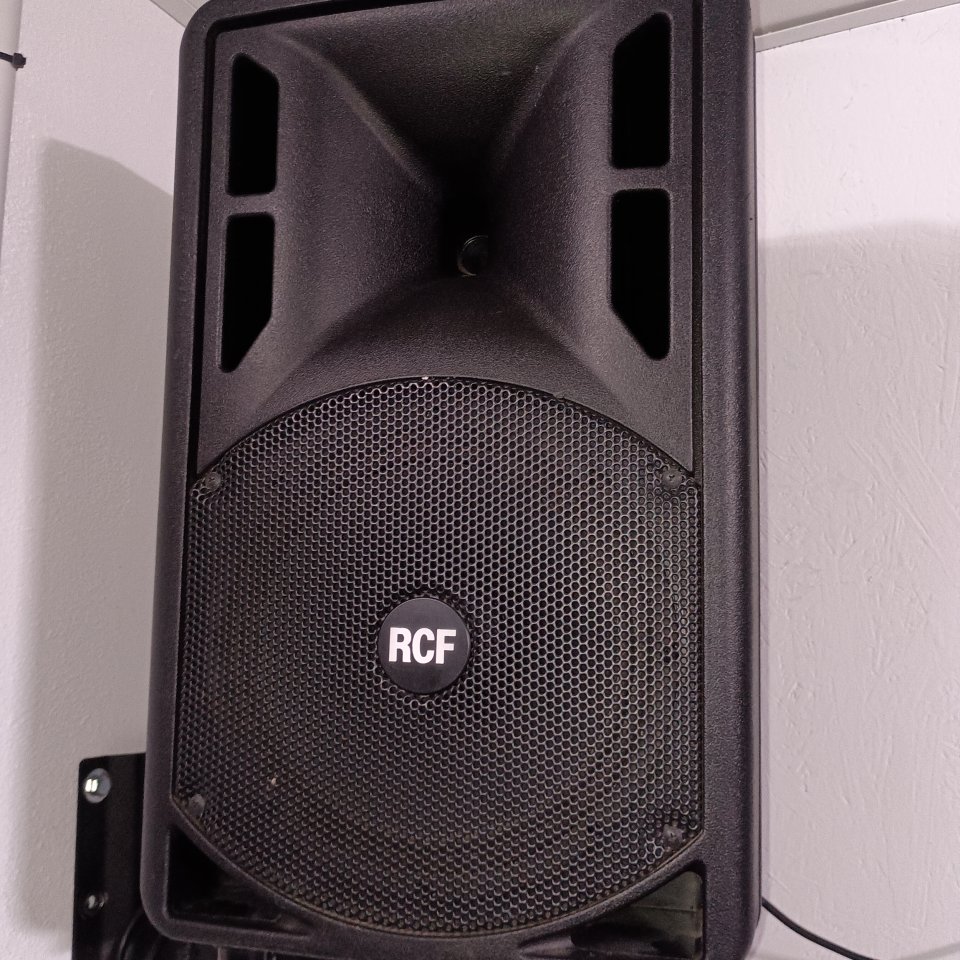 Equipo Yamaha y Rcf de segunda mano · Foto 7 de 10 · Málaga · 750 €