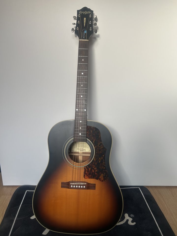 Epiphone Masterbilt J45 vintage sumburt