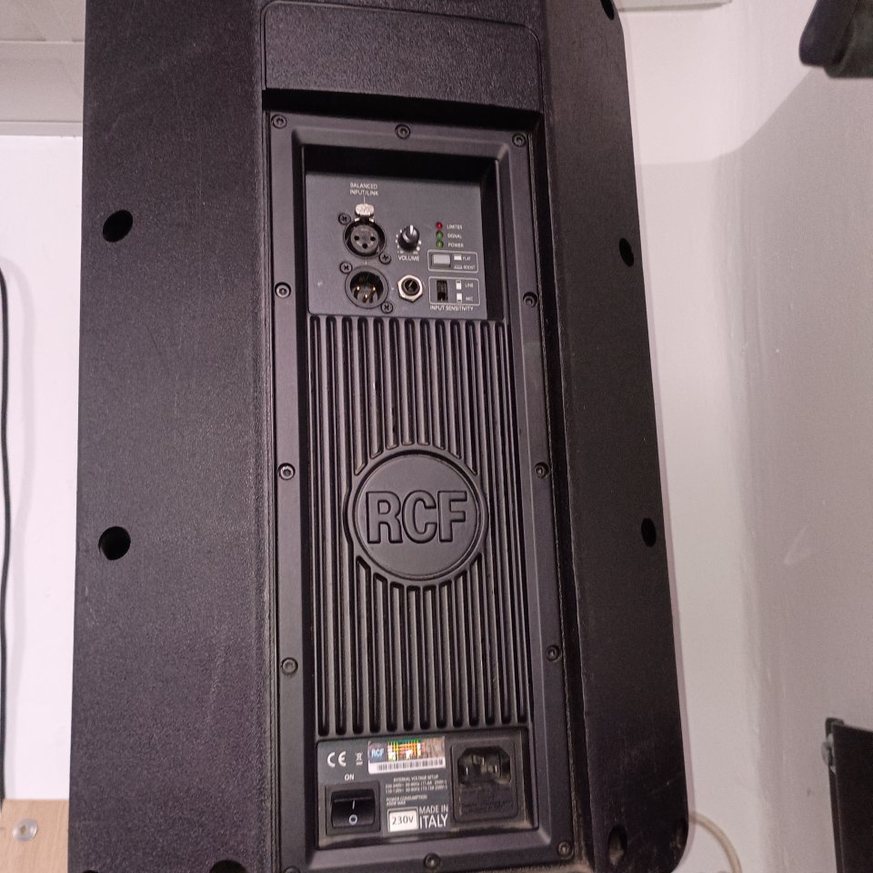 Equipo Yamaha y Rcf de segunda mano · Foto 8 de 10 · Málaga · 750 €