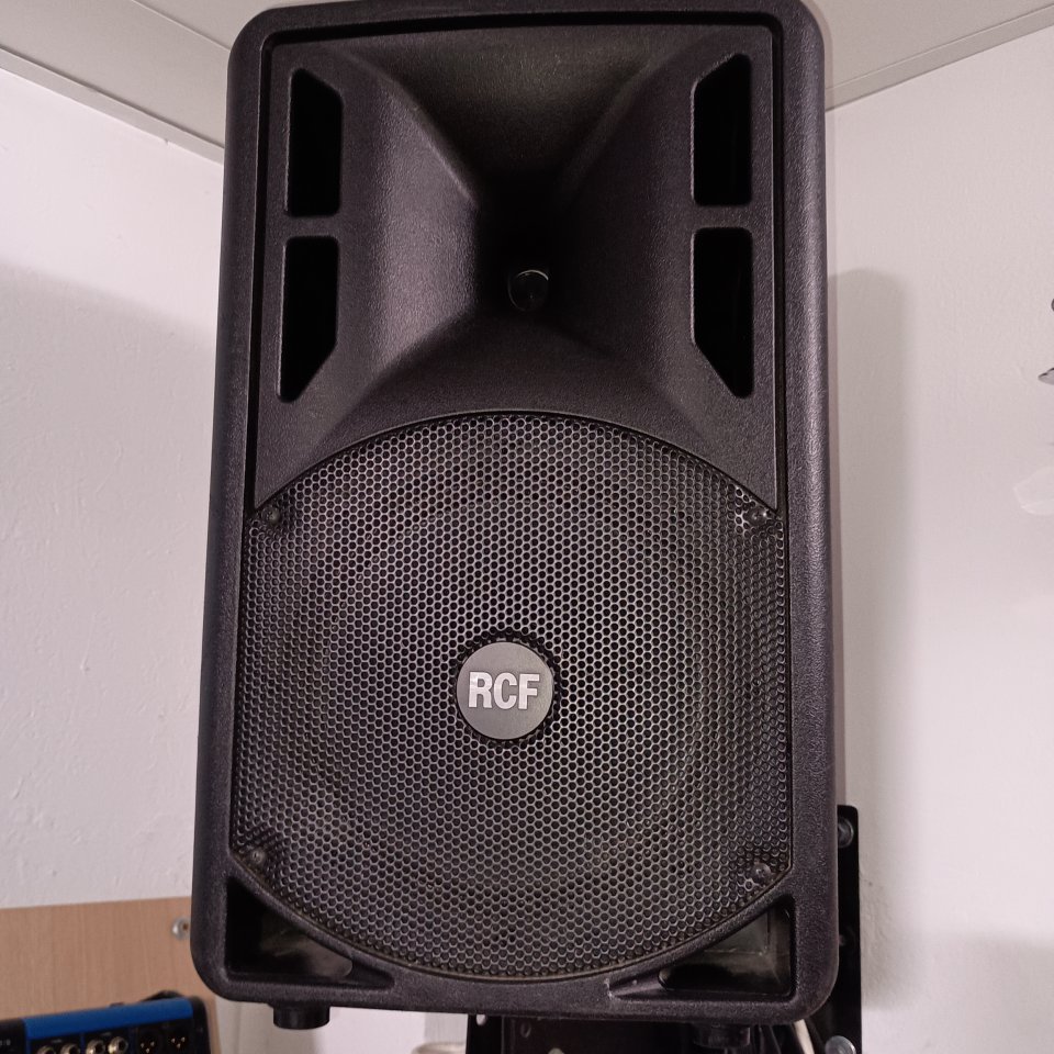 Equipo Yamaha y Rcf de segunda mano · Foto 9 de 10 · Málaga · 750 €