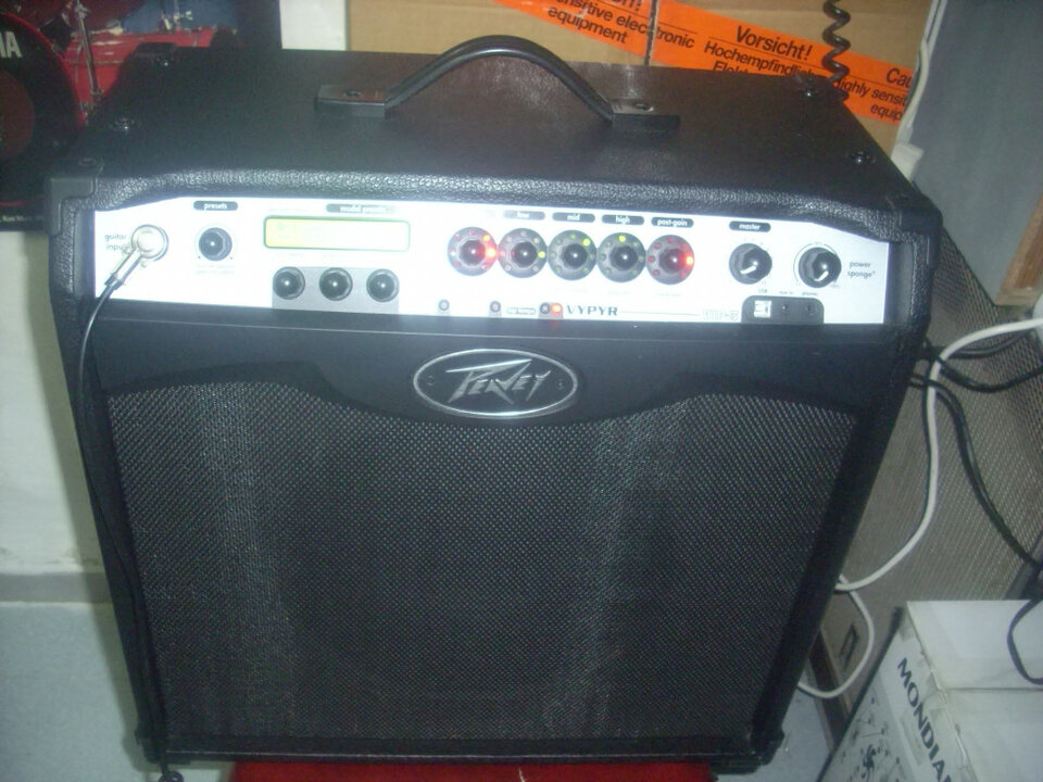 AMPLIFICADOR PEAVEY VYPYR VIP 3 (guitarra electrica,acustica y bajo)
