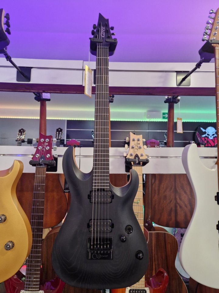 Cort KX700 Evertune de segunda mano · Foto 1 de 3 · Navarra · 950 €