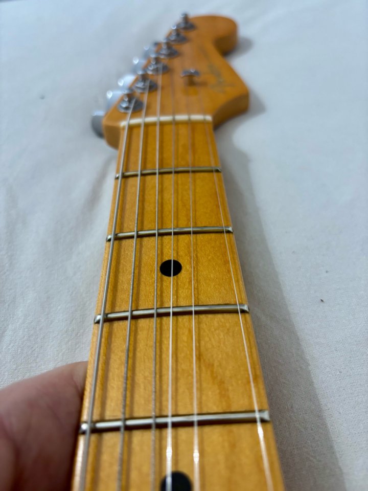 Título: Fender American Ultra Stratocaster HSS - Ultraburst (Estado Impecable)