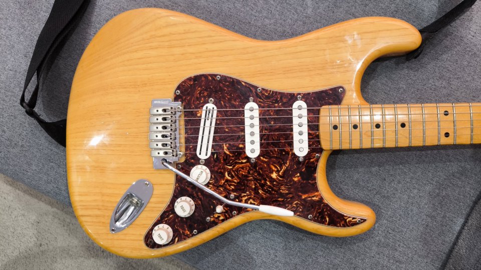 Fender Stratocaster Classic Series 70s Mejorada de segunda mano · Foto 1 de 7 · Albacete · 490 €