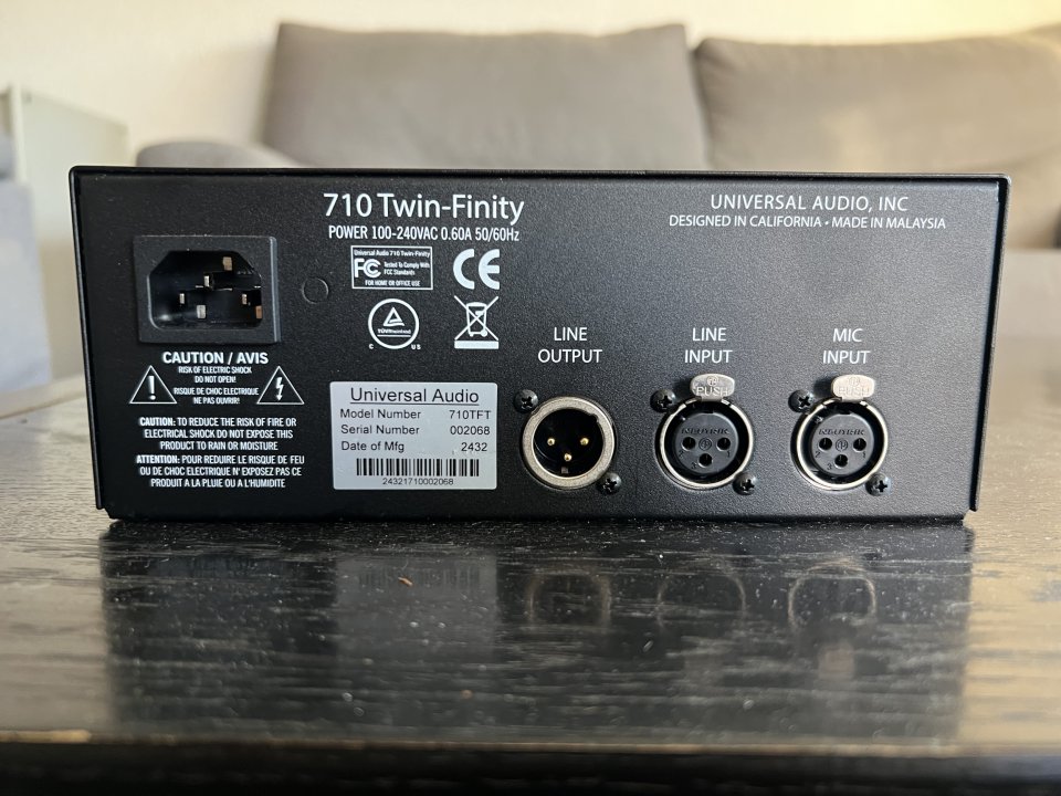 Universal Audio 710 Twin-Finity Preamp de segunda mano · Foto 2 de 3 · Barcelona · 590 €