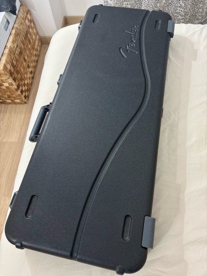 Título: Fender American Ultra Stratocaster HSS - Ultraburst (Estado Impecable)