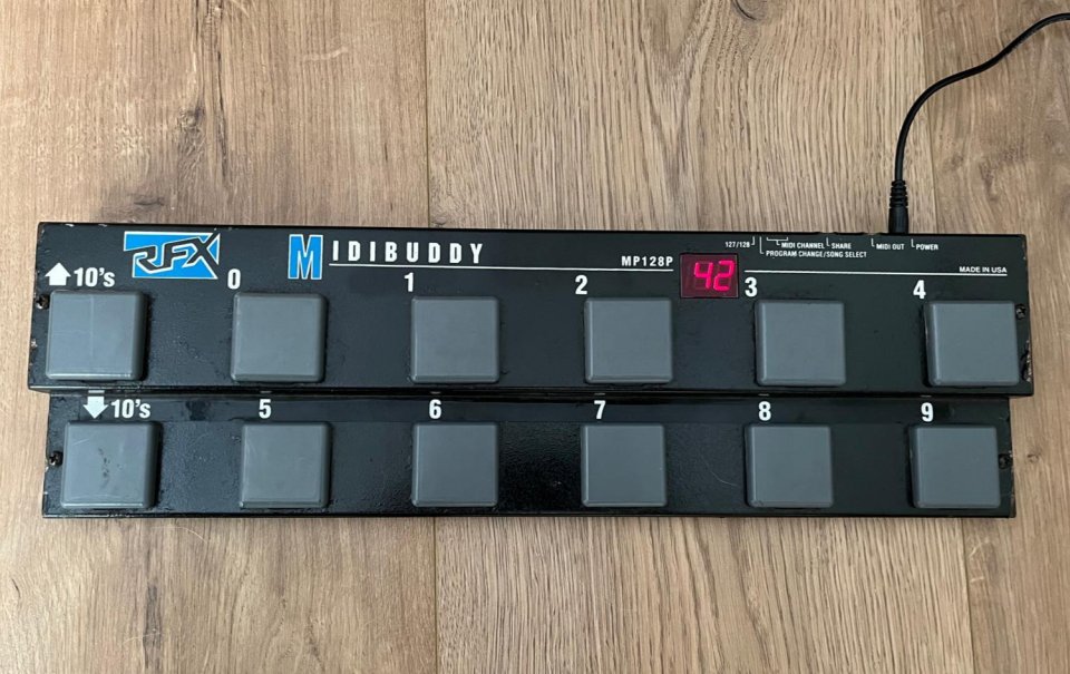 Oferta Rack definitivo Guitarra Rock de los 90 -Trato en mano en Barcelona- de segunda mano · Foto 7 de 8 · Barcelona · 1125 €