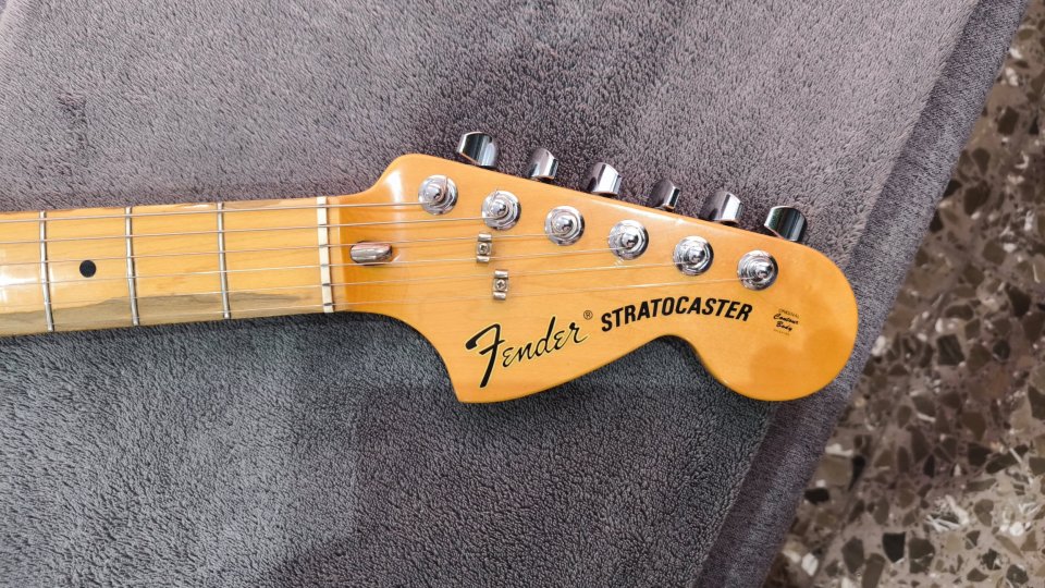 Fender Stratocaster Classic Series 70s Mejorada de segunda mano · Foto 2 de 7 · Albacete · 490 €