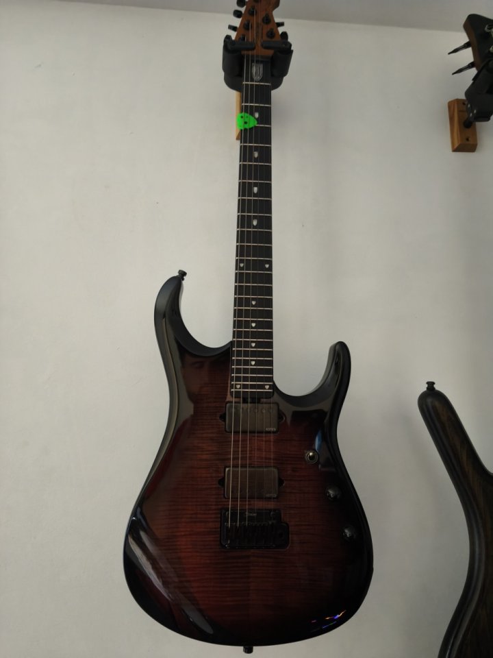 Petrucci sterling by musicman de segunda mano · Foto 1 de 2 · Araba · 1200 €