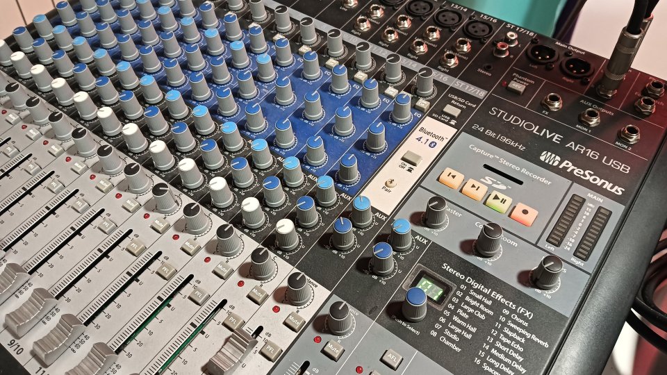 Presonus Ar 16 Usb. Mesa analógica de 16.canales y tarjeta de sonido
