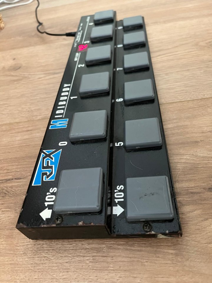 Oferta Rack definitivo Guitarra Rock de los 90 -Trato en mano en Barcelona- de segunda mano · Foto 8 de 8 · Barcelona · 1125 €