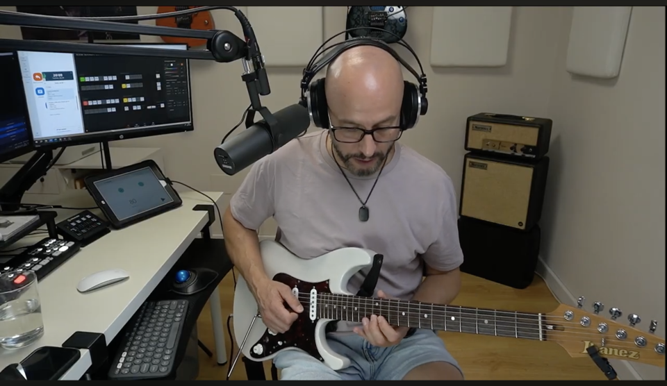 Tres sesiones en directo a la semana para dejar de estudiar guitarra solo de segunda mano · Foto 1 de 2 · Madrid
