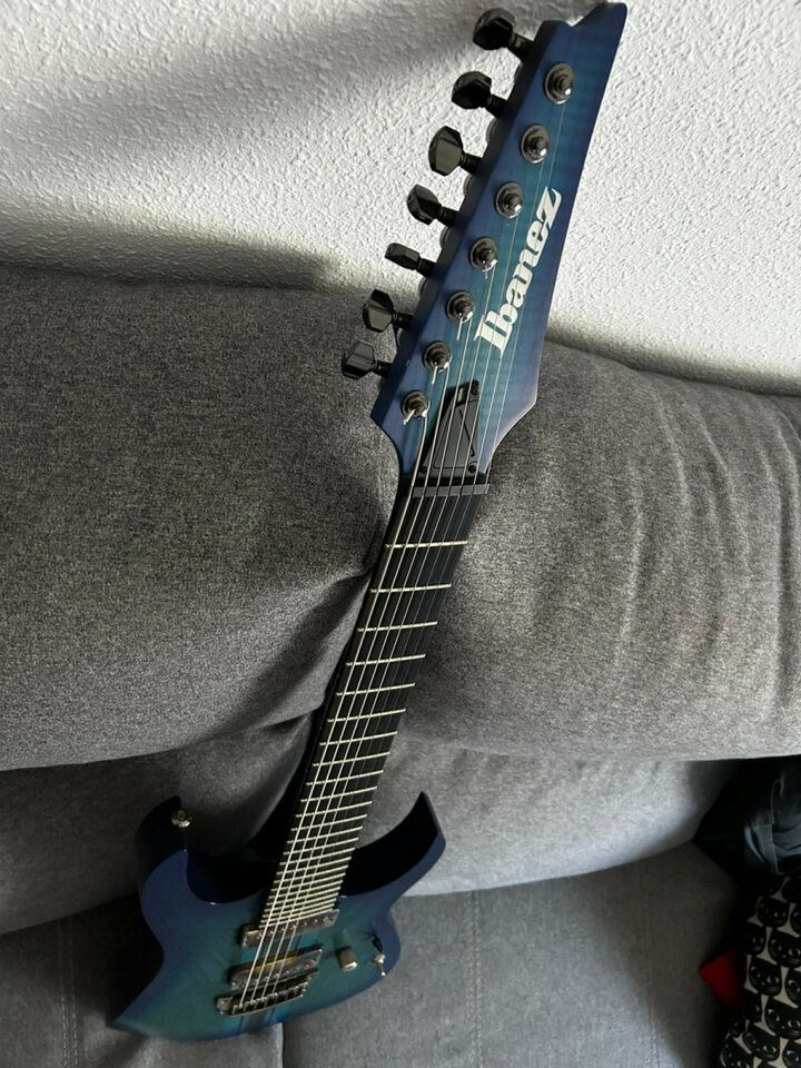 REBAJA!! Ibanez RGIT27FE-SBF - 7 cuerdas con bare knuckle ragnarok