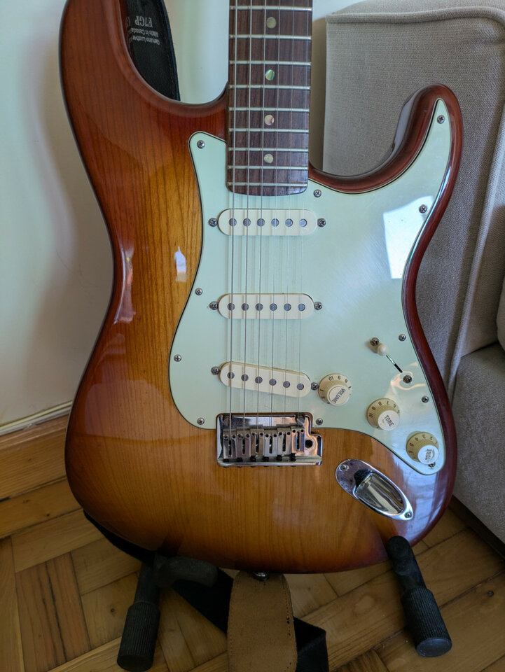 stratocaster american de luxe