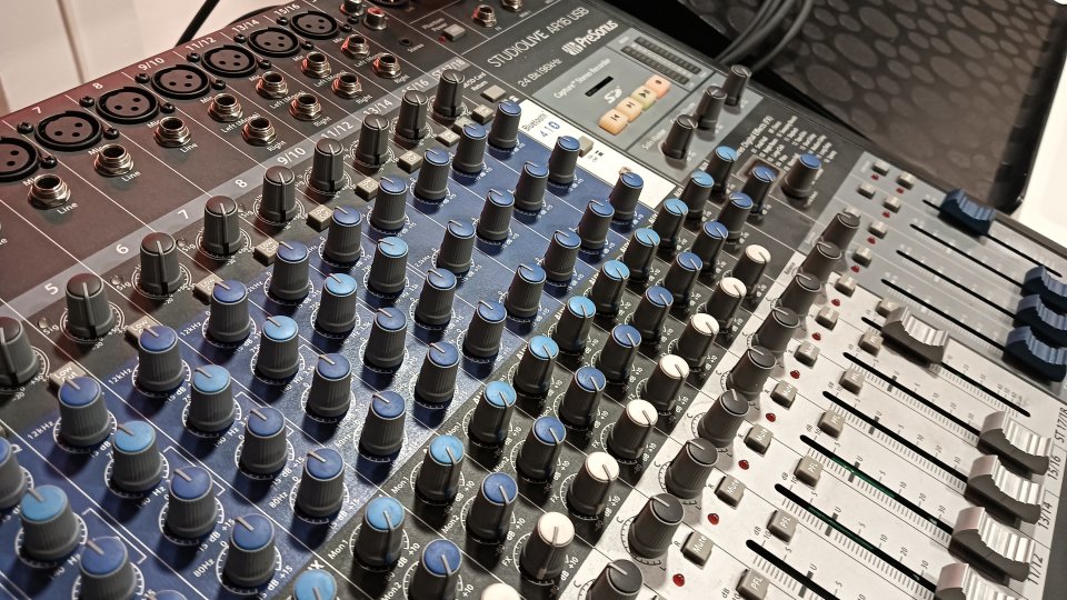 Presonus Ar 16 Usb. Mesa analógica de 16.canales y tarjeta de sonido