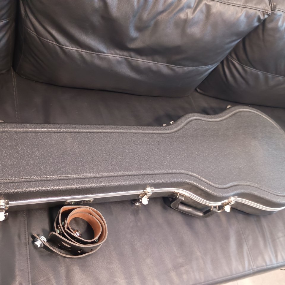 Guitarra eléctrica tipo les Paul de segunda mano · Foto 4 de 5 · Málaga · 180 €