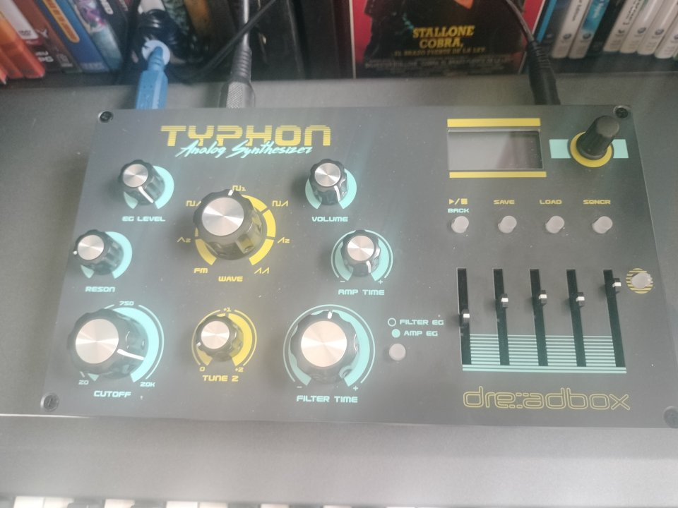 dreadbox typhon sintetizador de segunda mano · Foto 2 de 2 · Navarra · 250 €
