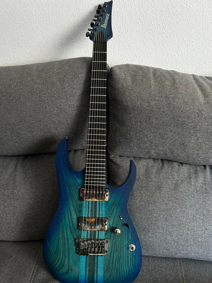REBAJA!! Ibanez RGIT27FE-SBF - 7 cuerdas con bare knuckle ragnarok