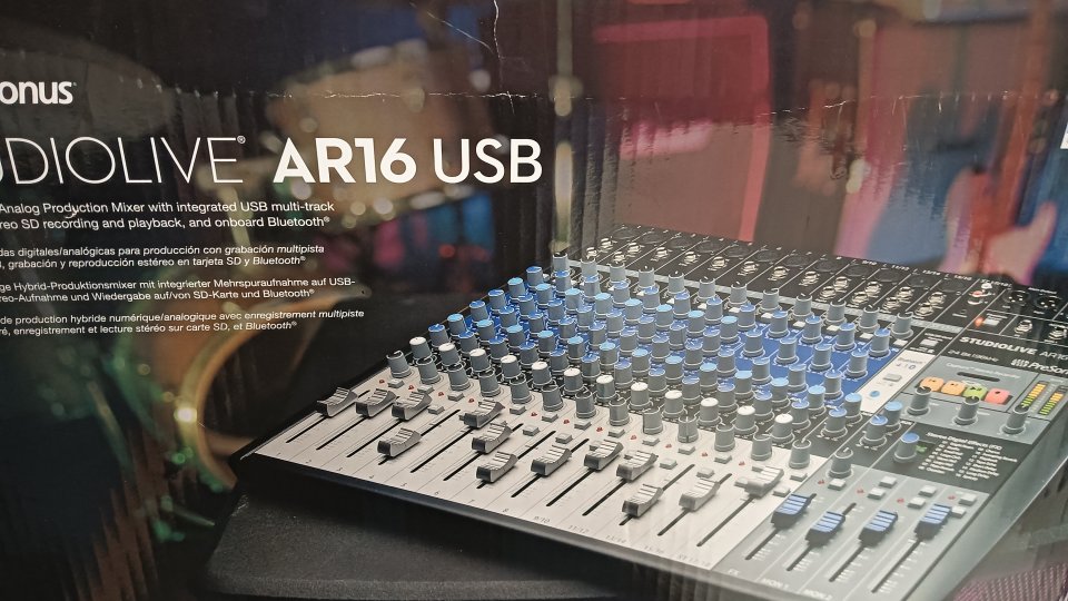 Presonus Ar 16 Usb. Mesa analógica de 16.canales y tarjeta de sonido