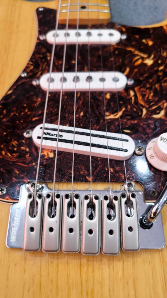 Fender Stratocaster Classic Series 70s Mejorada de segunda mano · Foto 7 de 7 · Albacete · 490 €