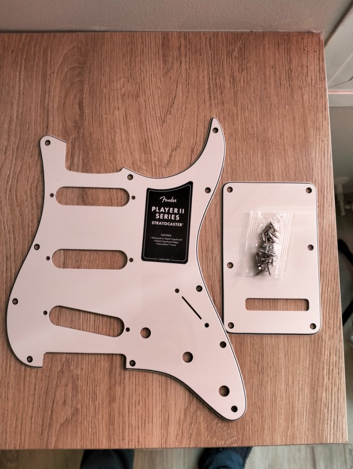 Golpeador fender (original)+ tapa