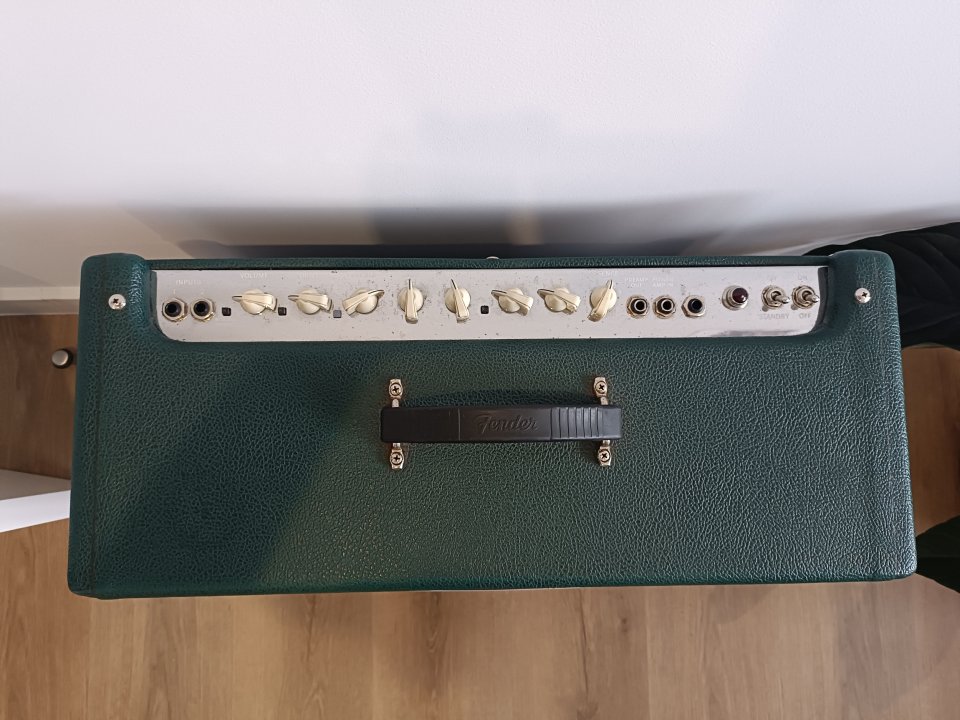 Fender Hot Rod Deluxe 60th Anniversary Esmerald Green Limited Edition de segunda mano · Foto 4 de 7 · A Coruña · 650 €
