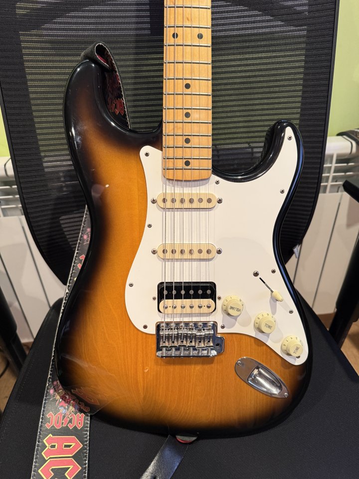 Fender JV Modified 50s Stratocaster HSS por Strato con Palorosa/Pauferro de segunda mano · Foto 1 de 10 · Madrid