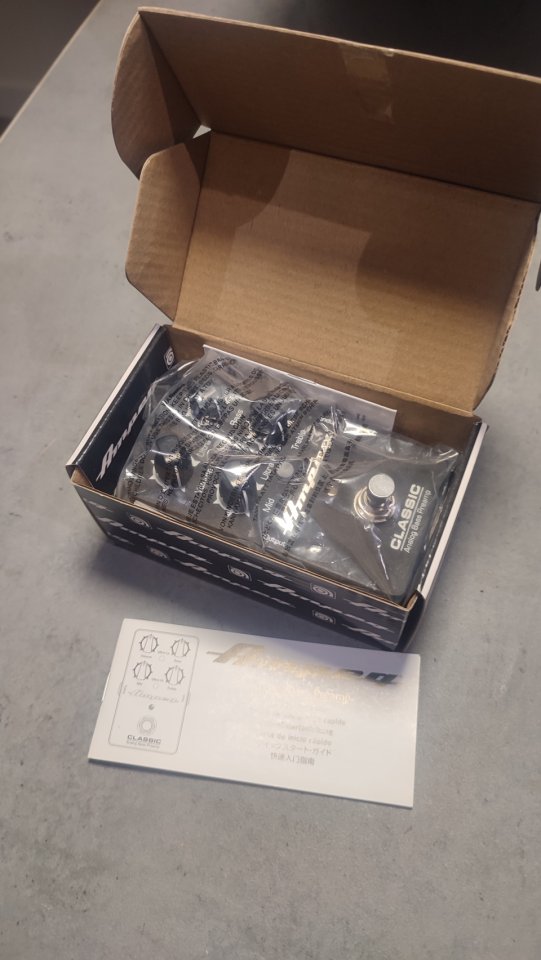 Pedal para bajo; Ampeg Classic Bass Preamp.