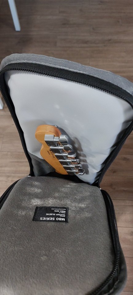 Funda MONO guitarra eléctrica de segunda mano · Foto 7 de 8 · Bizkaia · 100 €