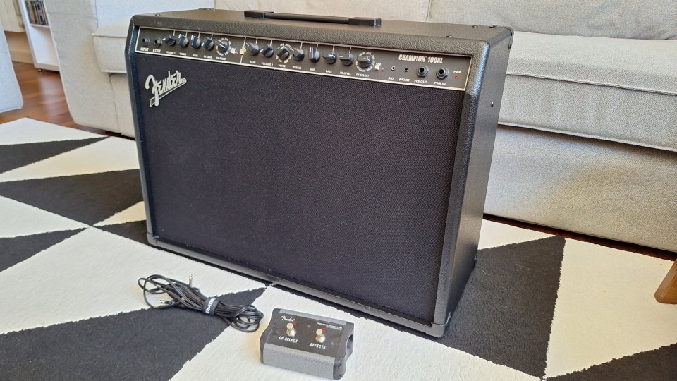 Fender Champion 100XL de segunda mano · Foto 3 de 4 · Madrid · 200 €