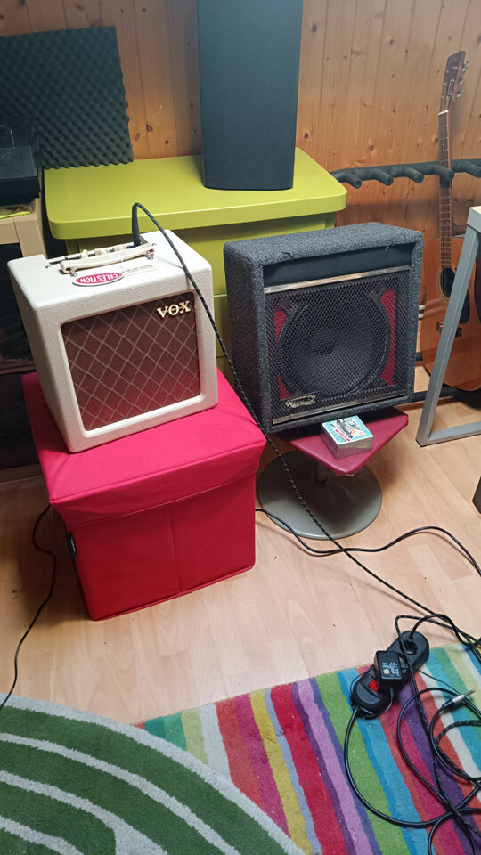Cambio: Amplificador de válvulas VOX AC4 TV. a 4W, 1W o ¼ W de potencia.mas altavoz