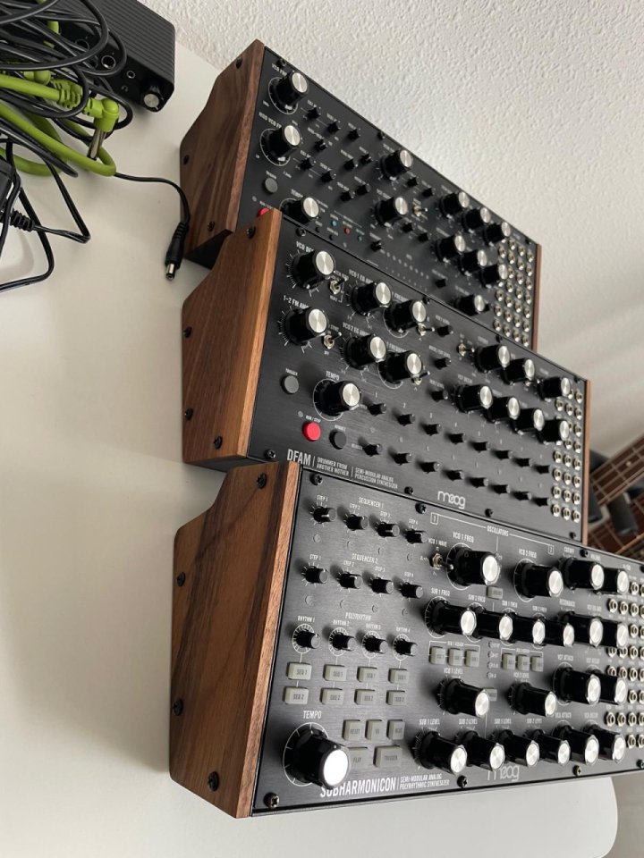 Moog Subharmonicon, DFAM, Labyrinth y soporte, mixer, cables, funda, etc