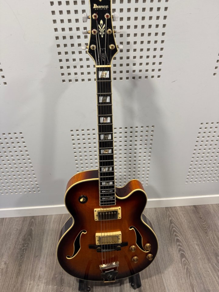 Ibanez Af 200 AV japonesa de segunda mano · Foto 2 de 4 · Valladolid