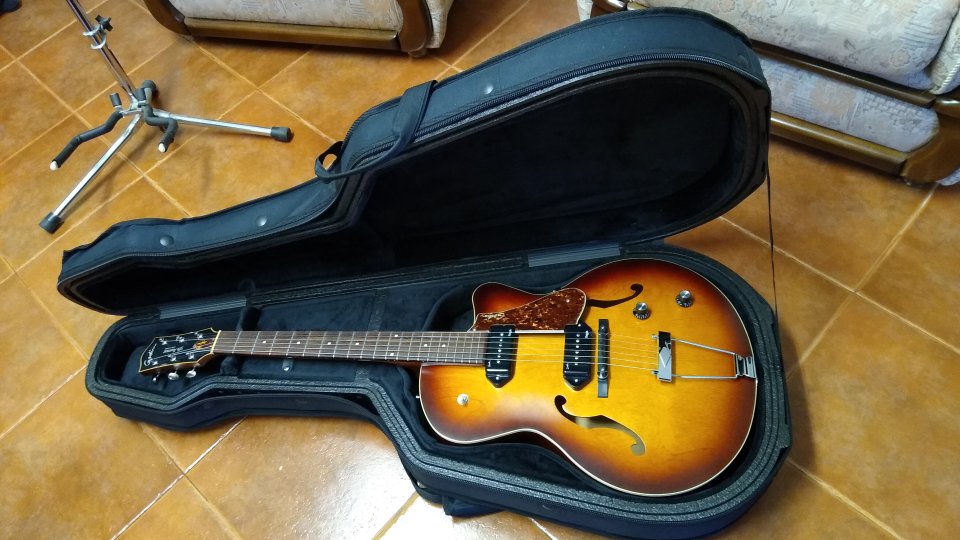 Godin 5th Avenue CW Kingpin II CB Cognac Burst