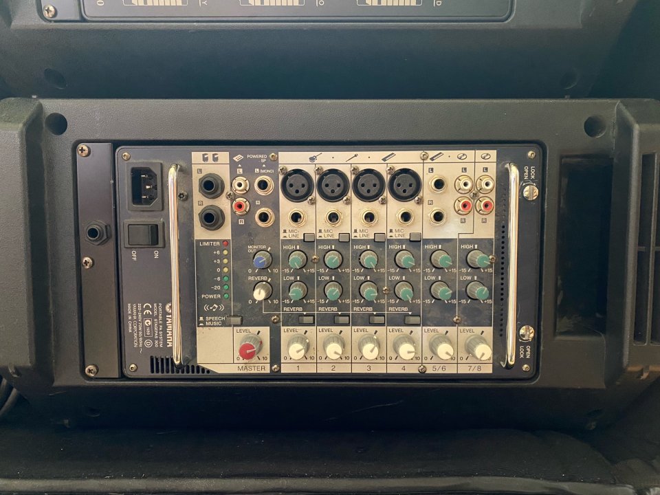 Yamaha Stagepas 300 Sistema PA de segunda mano · Foto 2 de 4 · Barcelona · 250 €