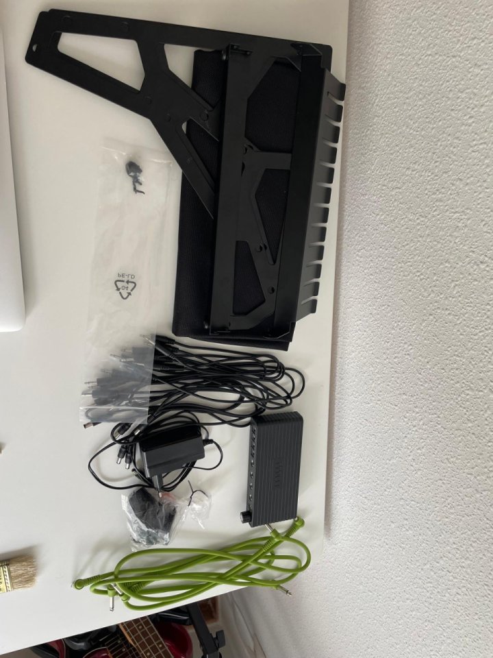 Moog Subharmonicon, DFAM, Labyrinth y soporte, mixer, cables, funda, etc