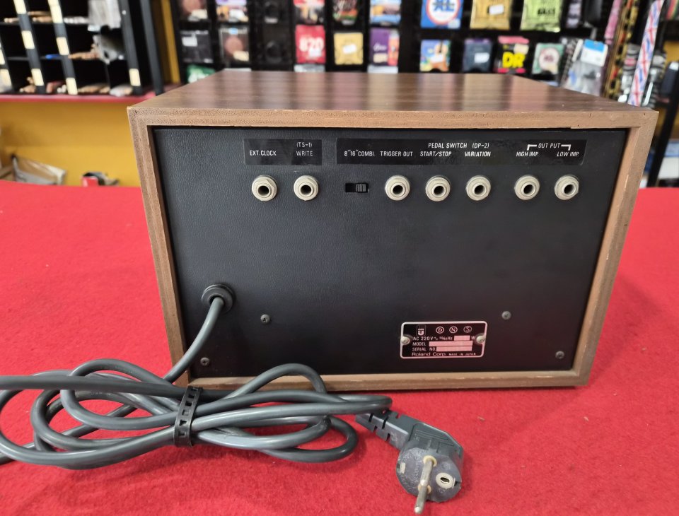 Roland CR-78 + WS-1 caja de ritmos vintage de segunda mano · Foto 3 de 5 · Girona · 2690 €