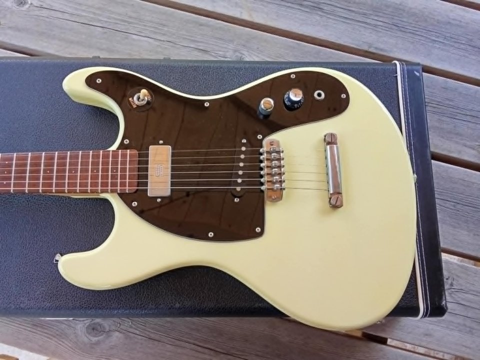 Mosrite Johnny Ramone de segunda mano · Foto 2 de 5 · Asturias · 2500 €