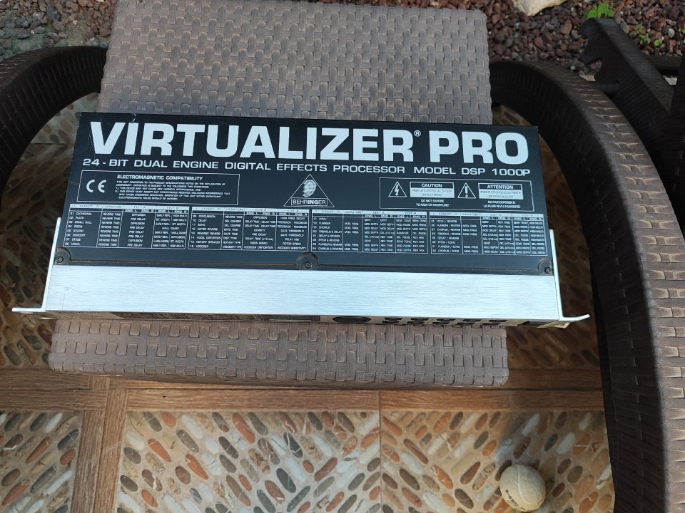 Behringer Virtualizer DSP 1000P de segunda mano · Foto 2 de 8 · Málaga · 45 €