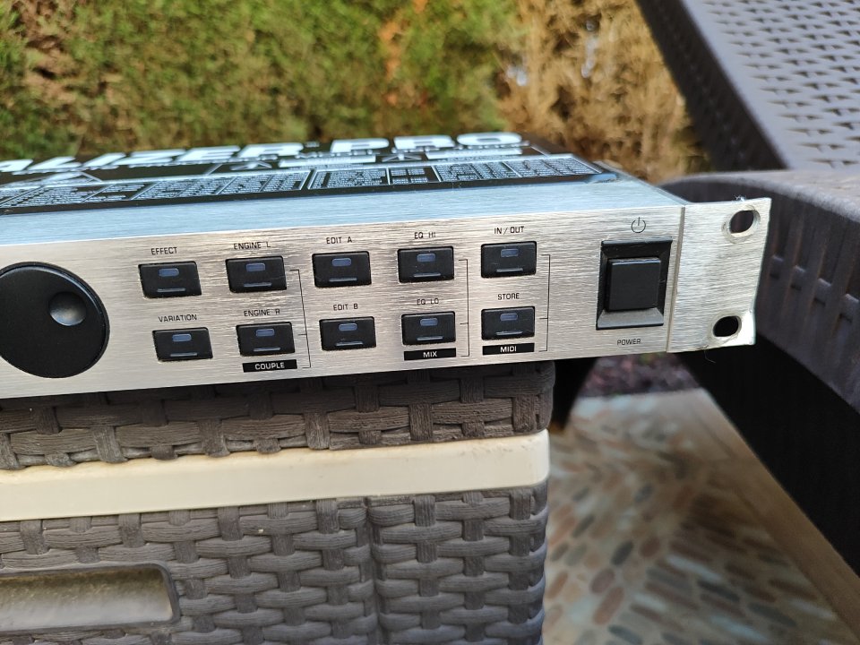 Behringer Virtualizer DSP 1000P de segunda mano · Foto 3 de 8 · Málaga · 45 €
