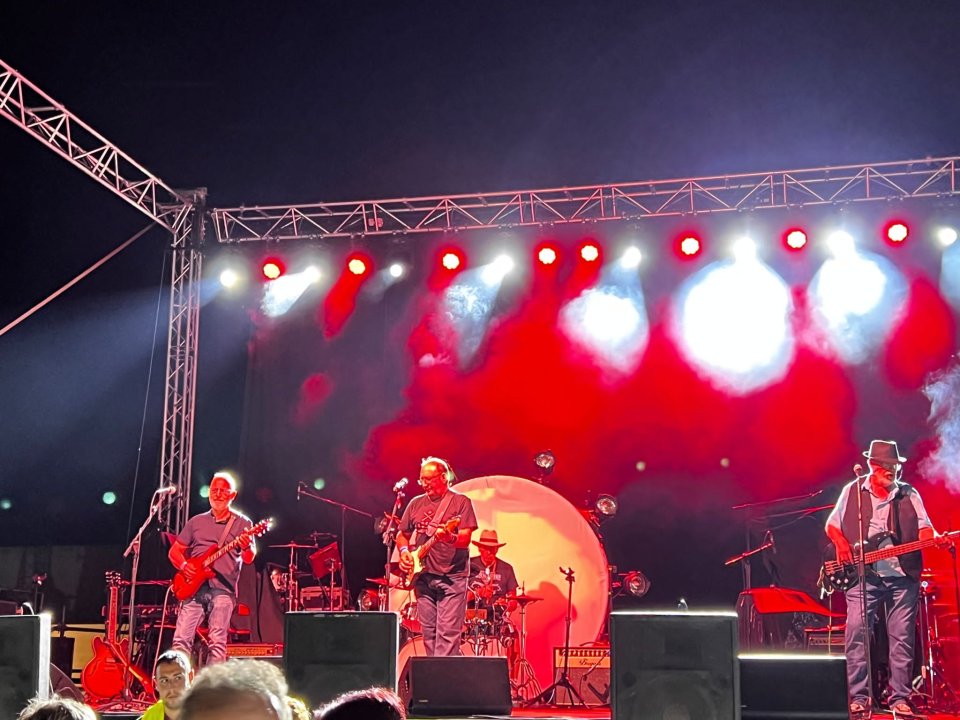 Banda de rock con música propia de segunda mano · Foto 1 de 3 · Alicante
