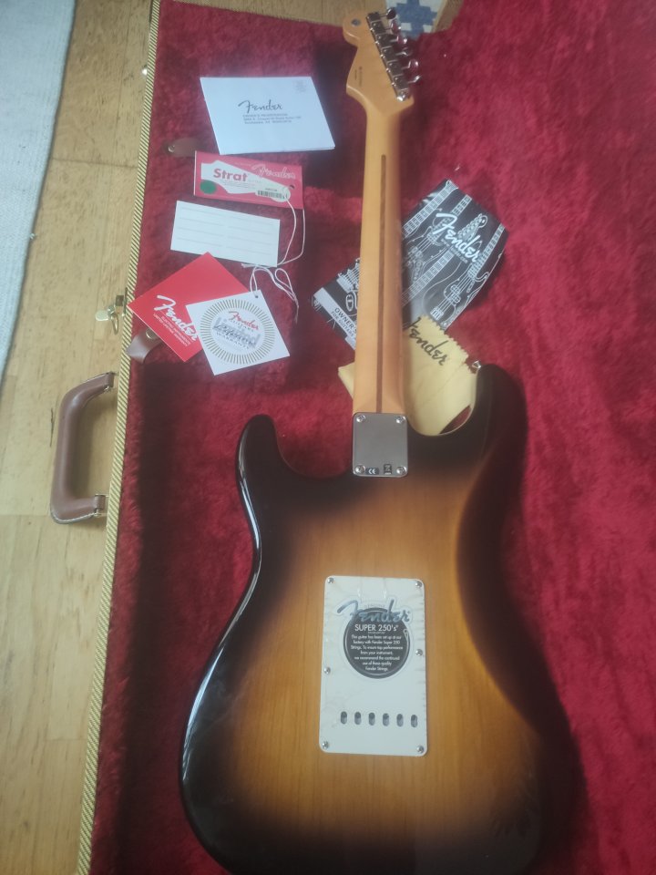Fender Stratocaster Classic 50´s Mex. con Picguard Fat 50´s Fender Custom Shop de segunda mano · Foto 2 de 6 · Ávila · 700 €